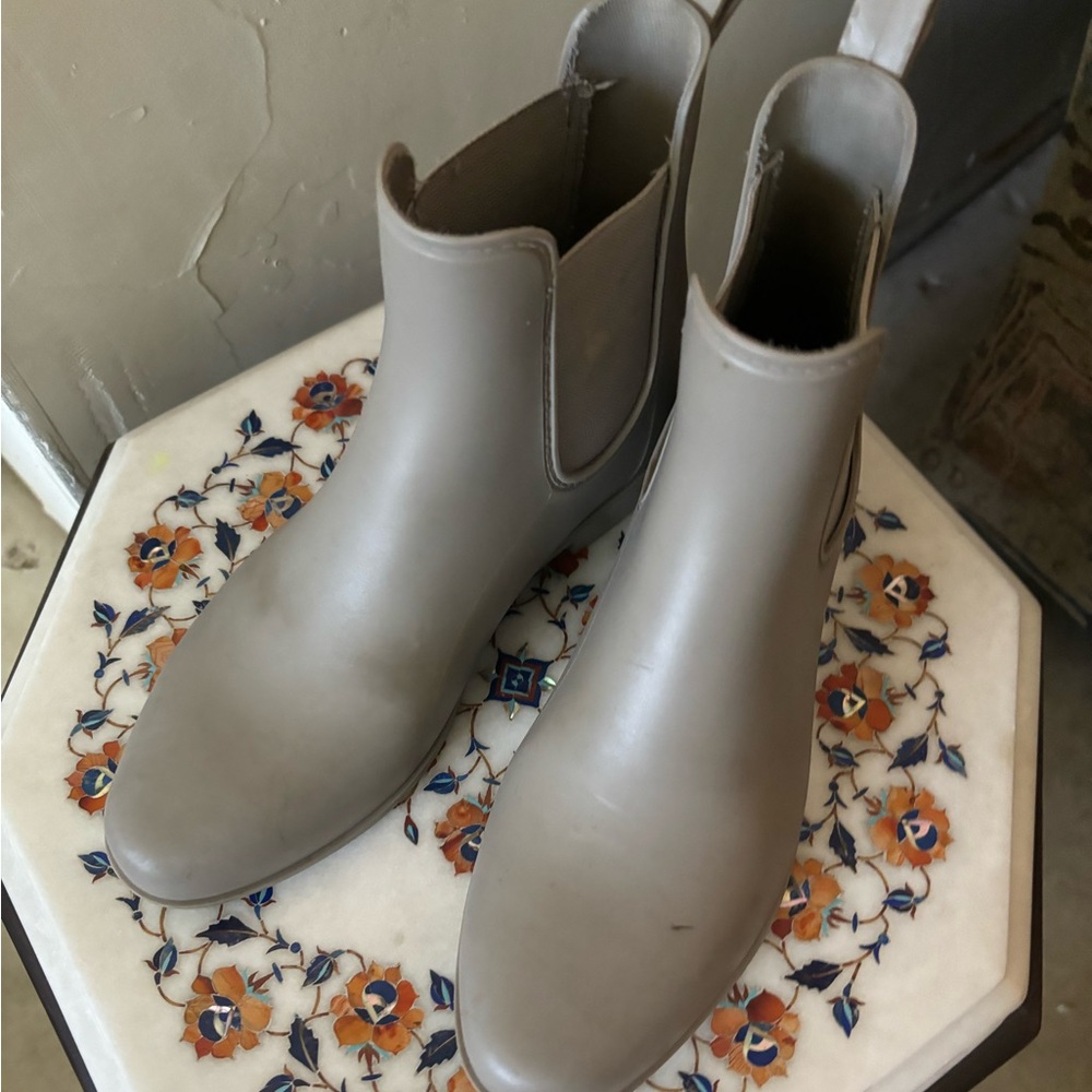 Women’s Chelsea Rain Boots